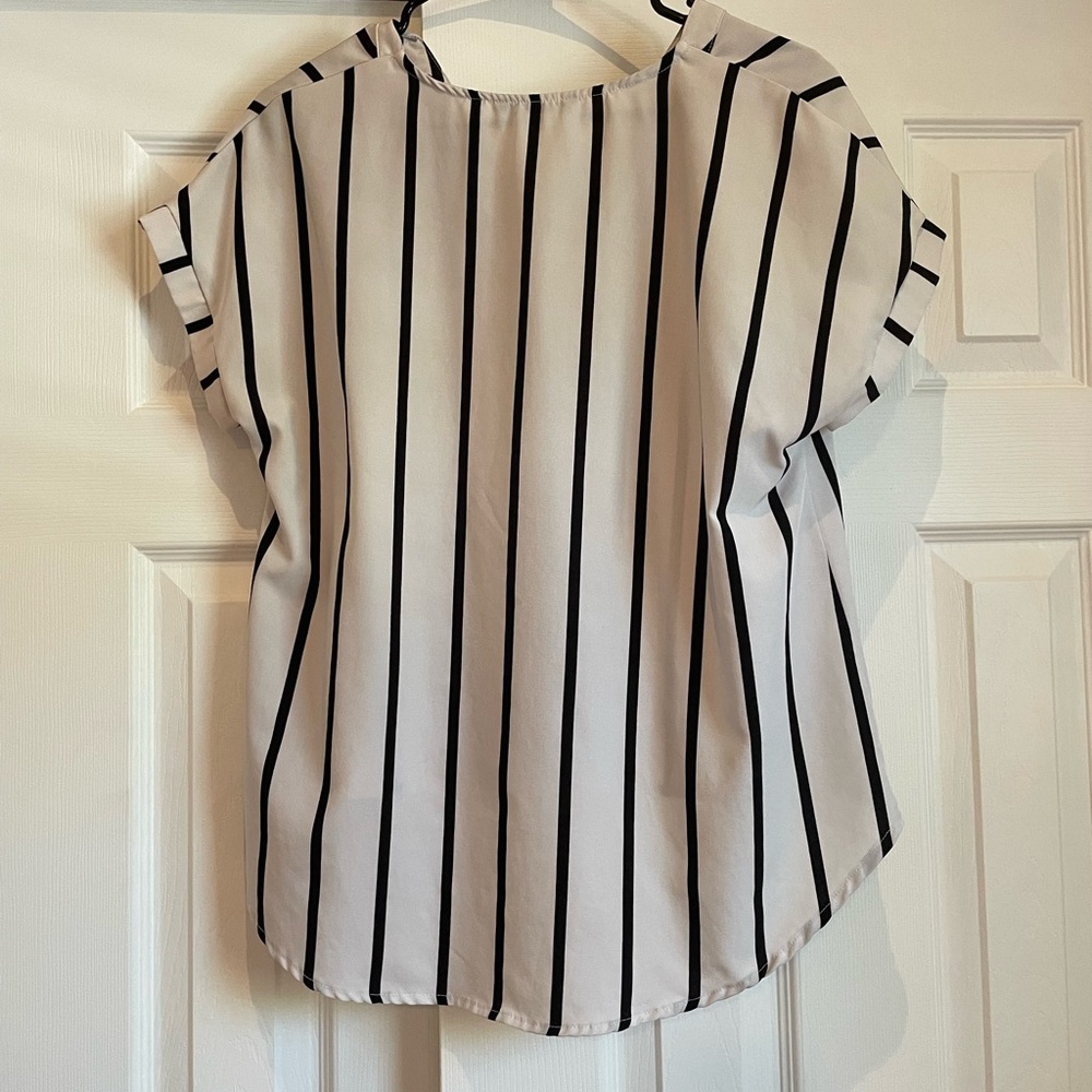 💖 Stripped button down blouse - Picture 3 of 4